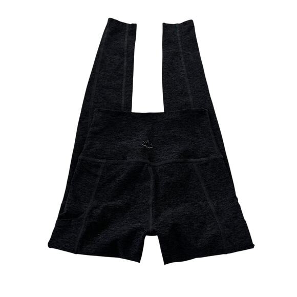 Beyond Yoga Charcoal High Rise Leggings w/ Side Pockets Women's Size Small | 5-9 - Picture 2 of 7